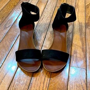 Rock and Candy short heeled sandals- zipper back- SZ 6